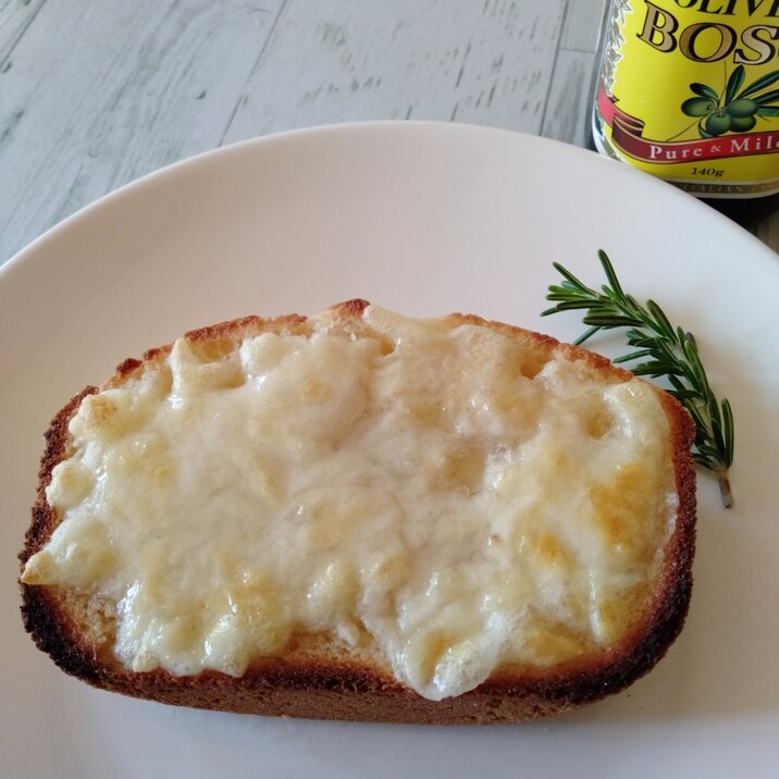 自家製米粉の塩チーズパン
